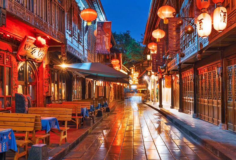 Stroll through Kuanzhai Alley