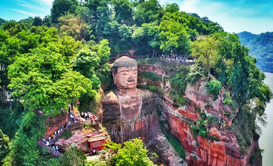 3 Days Chengdu Tour with Leshan & Mount Emei Image