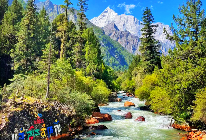 Explore the scenic Shuangqiao Valley