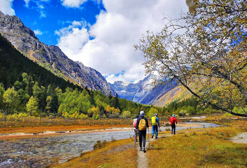 Changping Valley to Bipeng Valley Trekking Tour