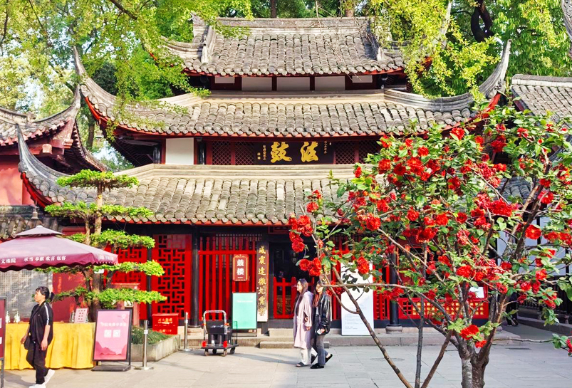 Visit peaceful Wenshu Temple in Chengdu