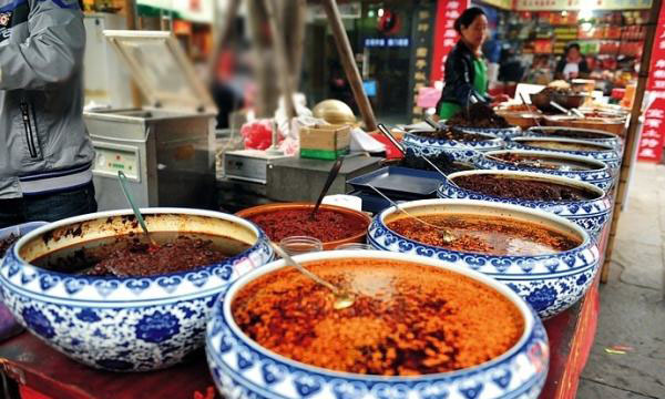 Chengdu Lingshiguan Road famous Food street