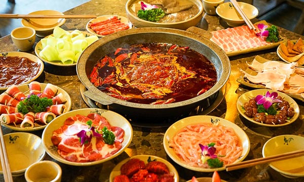 Enjoying Chengdu hotpot