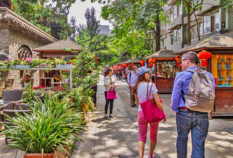 Stroll through Jinli Old Street