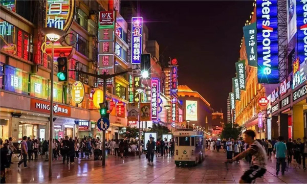 eChunxi Road pedestrian street at night in Chengdu