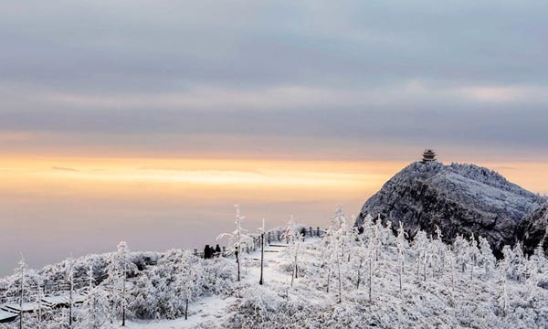 Amazing sunrise of Mount Emei