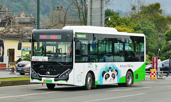 Bus No. 101 to Qingcheng Front Mountain from Qingchengshan Railway Station