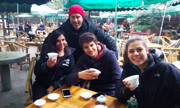 Drink tea at Chengdu Renmin Park