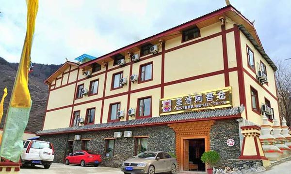 Jiuzhaigou Awucang Tibetan Themed Hotel