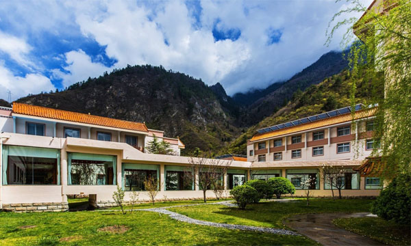 Jiuzhaigou Qian He International Hotel