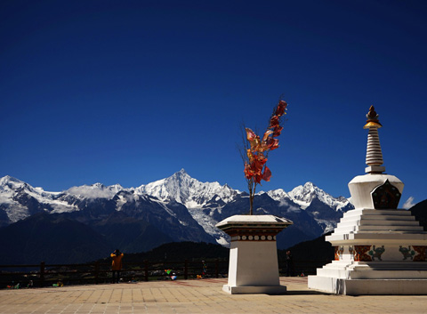 You can see the Mount Meili from Feilai Temple