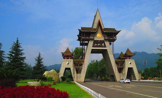 5 Days Malaysia Chengdu Dujiangyan Qingchengshan and Wolong Panda Volunteer Tour