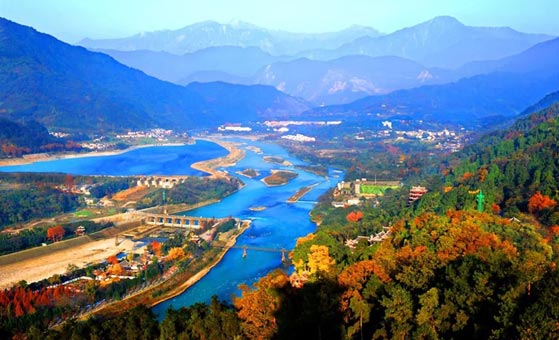 5 Days Singapore Chengdu Dujiangyan Qingchengshan and Wolong Panda Volunteer Tour