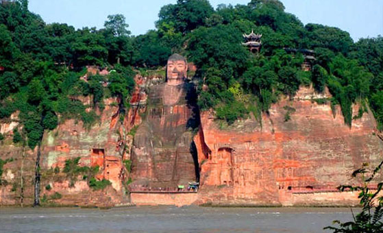 2 Days Chengdu Panda Tour with Giant Buddha, Mount Emei and Huanglongxi Sightseening