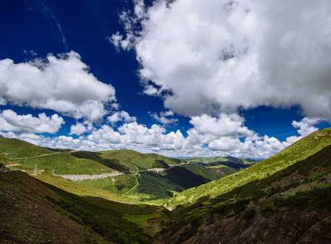 Mount Jianziwan on the way to Daocheng