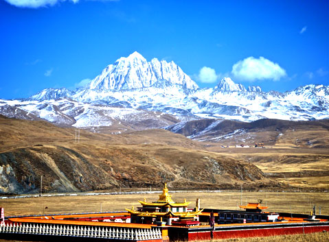 Tagong Monastery under Yala Snow Mountain