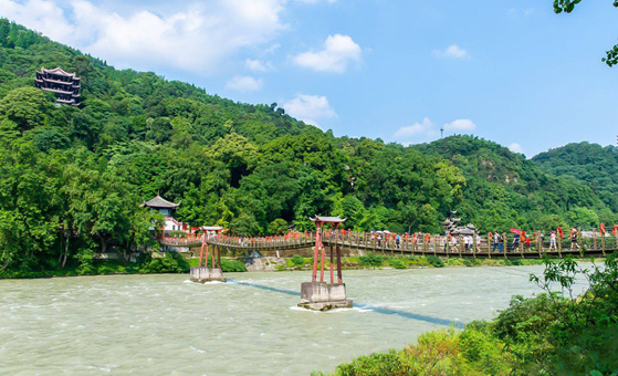 5 Day Chengdu Dujiangyan Highlights Tour with One Day Panda Base Volunteer