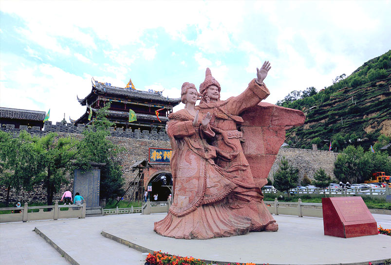 The Statue of Princess Wencheng and Sontzen Gampo 