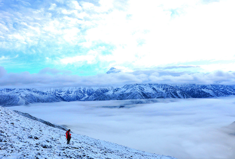 The panoramic view of Mount Gongga