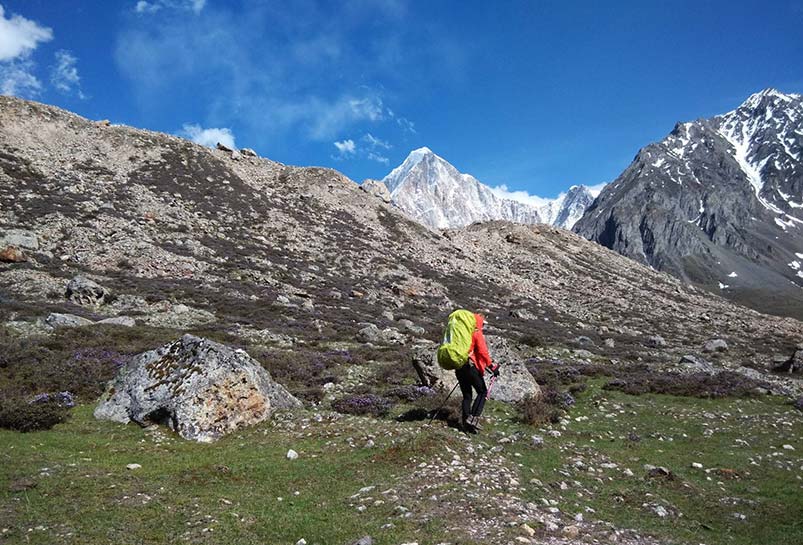 Hiking through Shang Riwuqie