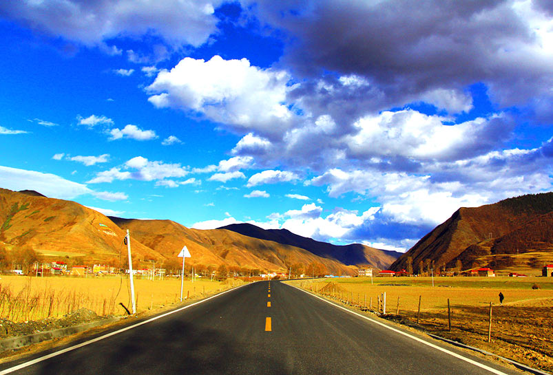 The Road between Xinduqiao to Tagong Grassland