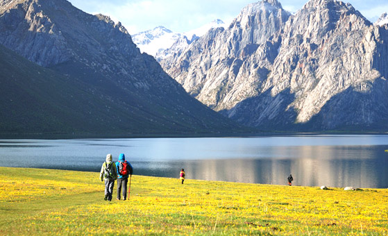 8 Days Nianbaoyuze Trekking and Langmusi Ruoergai Huahu Jiuzhaigou Tour  from Chengdu
