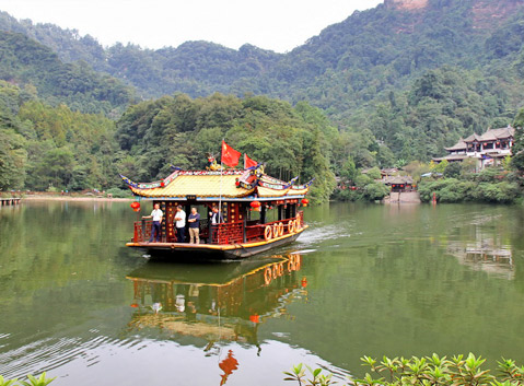 Yuecheng Lake Cruise