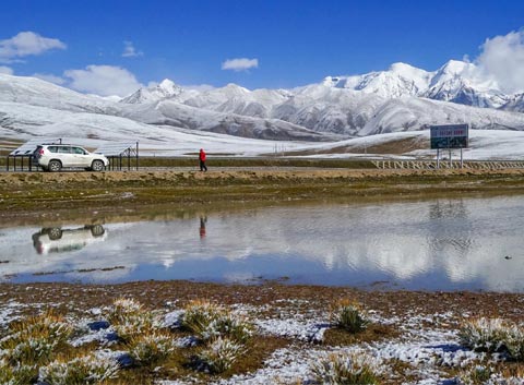 Drive pass the Namtso Lake