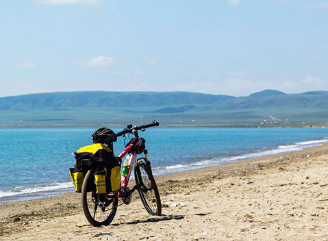 cycling around Qinghai Lake