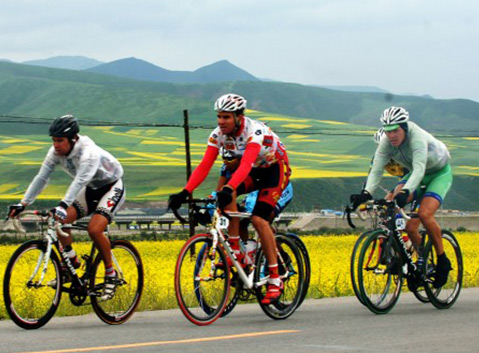 Cycling around Qinghai Lake