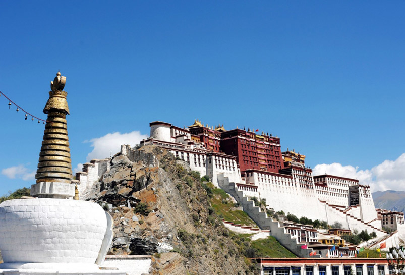 Potala Palace seen from Yaowang Hill