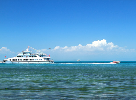 The Yacht on the Qinghai Lake