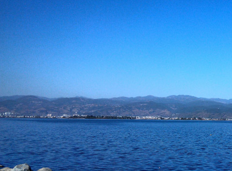 Qiong Hai Lake