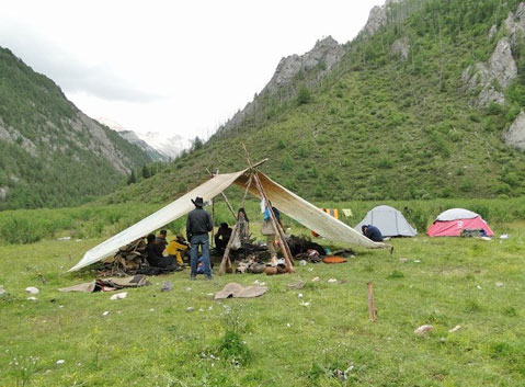 Camp in Qizanggou