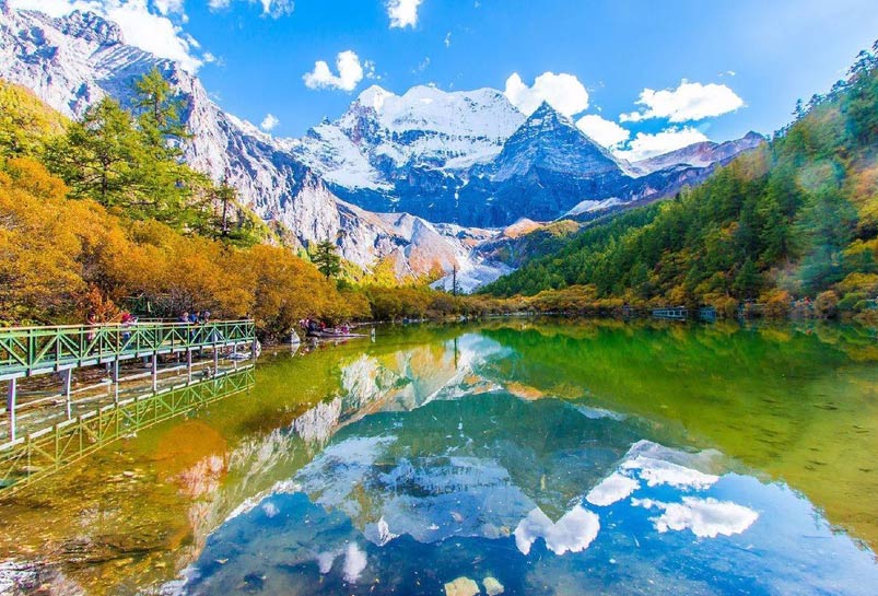 Xiannairi Mountain and Pearl Lake