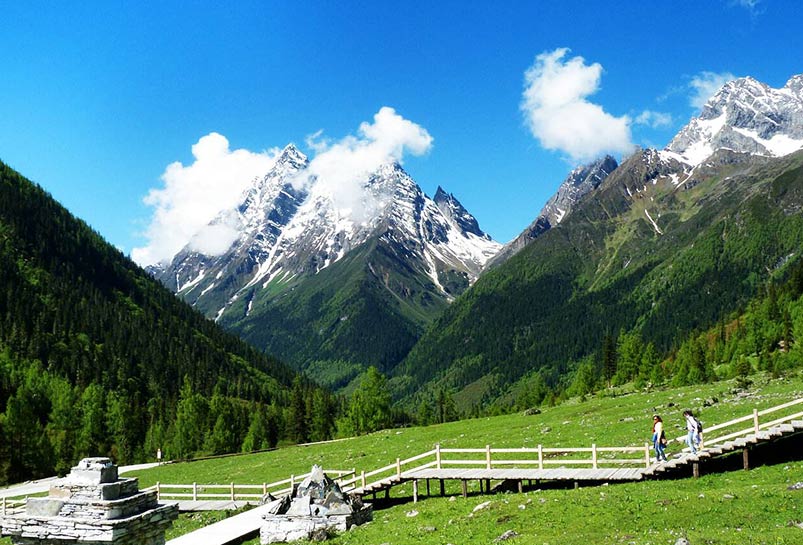 Trekking to Mount Siguniang