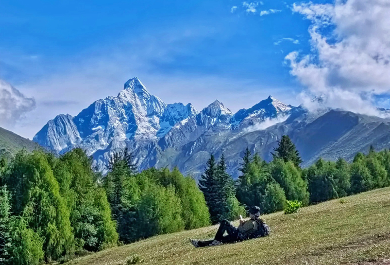 Panoramic view of Mount Siguniang from Maobiliang Viewpoint