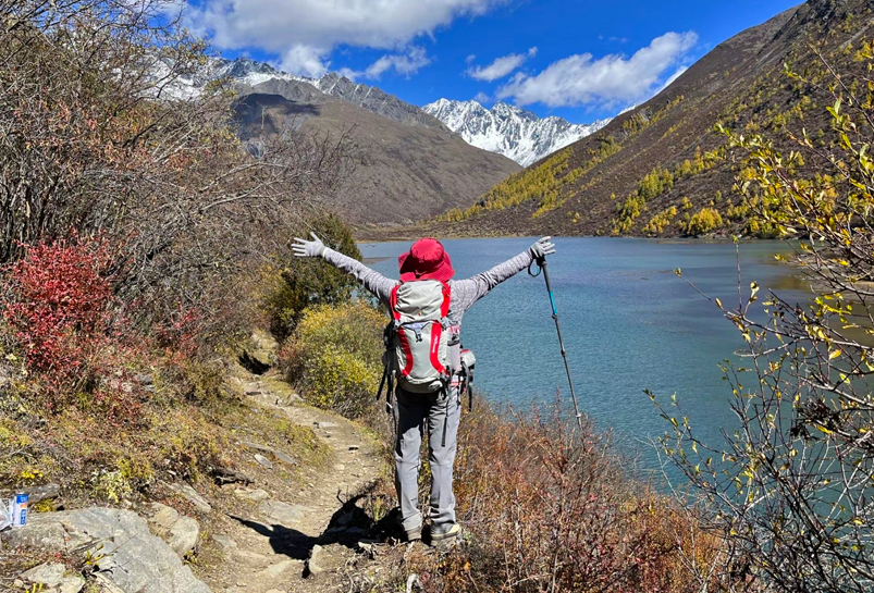 Discover beautiful high-altitude lakes in Haizi Valley