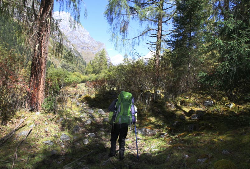 Trekking from Changping Valley to Bipeng Valley