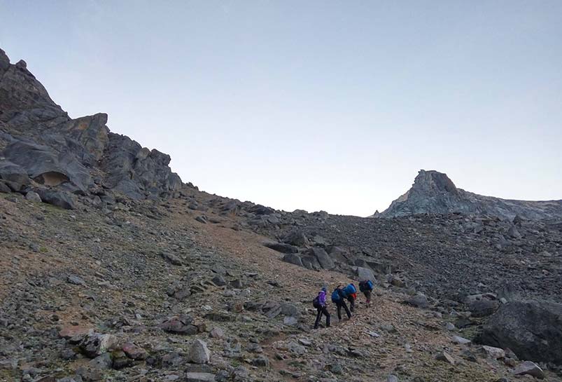 Changping Valley to Bipeng Valley Trekking Tour