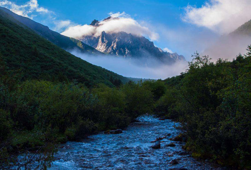 Beautiful scenery of Qizang Valley