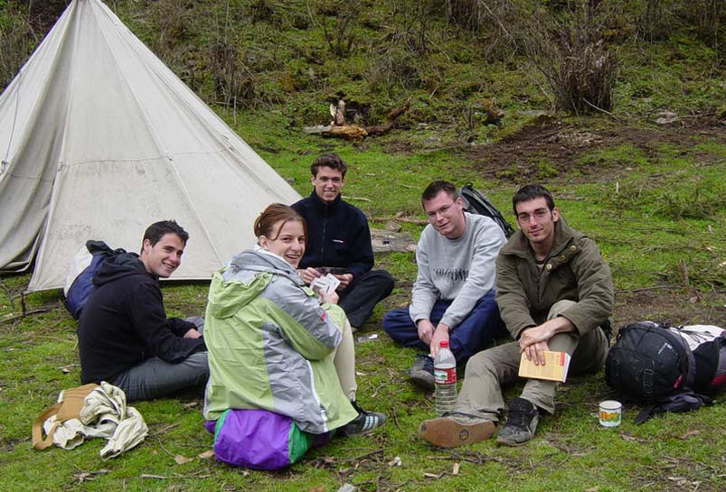 Have a good rest near the local tents in Songpan Mounigou.