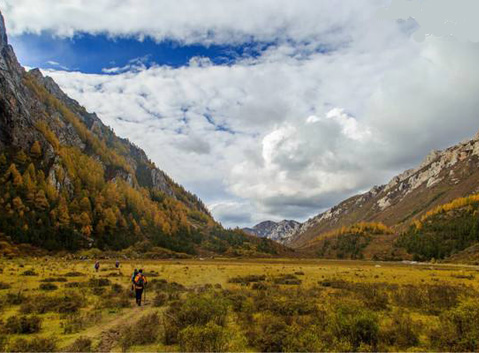Trekking from Awengou Valley
