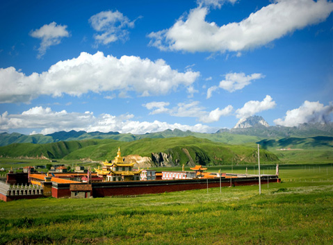 Tagong Grassland and Tagong Temple