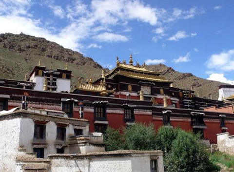 the oldest and largest Gelugpa Monastery in Tibet Tashilhunpo Monastery