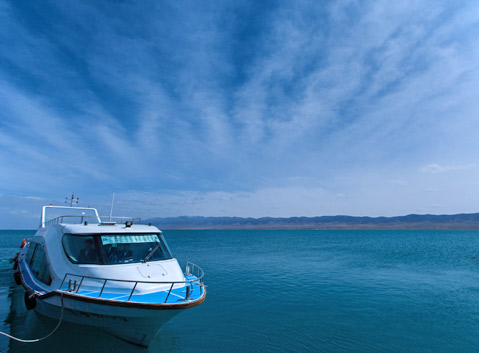 The Yacht on the Bosten Lake