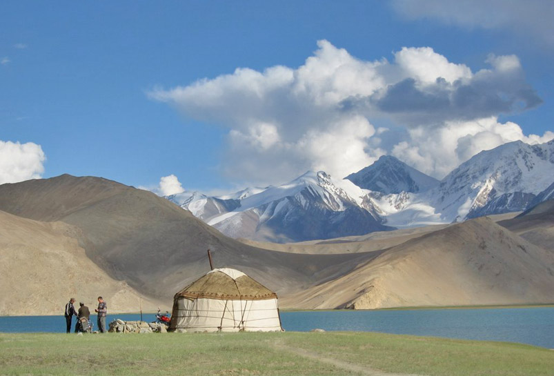 Karakul Lake