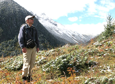 Trek through the Yala Pass