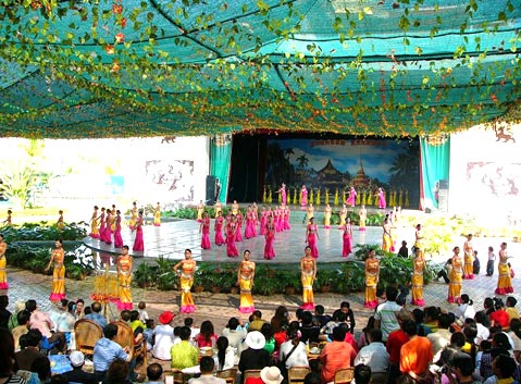 Dai Minority Flavor Performance in Ganlanba