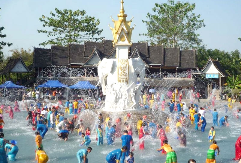The Water Sprinkling Festival of Dai
